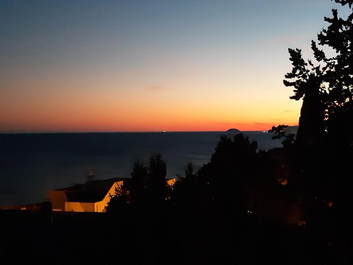 Bressa De Ma Affittacamere, Room & Breakfast Pietra Ligure Exterior foto